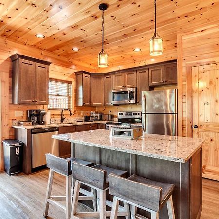 Gatlinburg Cabin With Private Hot Tub By Staycating Εξωτερικό φωτογραφία