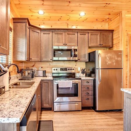 Gatlinburg Cabin With Private Hot Tub By Staycating Εξωτερικό φωτογραφία