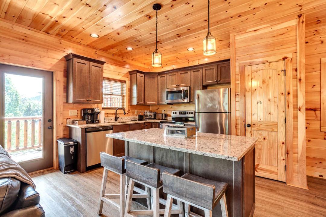 Gatlinburg Cabin With Private Hot Tub By Staycating Εξωτερικό φωτογραφία