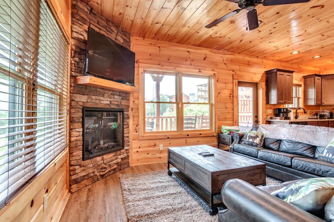 Gatlinburg Cabin With Private Hot Tub By Staycating Εξωτερικό φωτογραφία