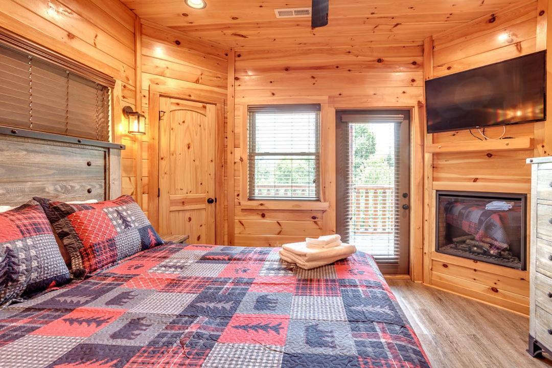 Gatlinburg Cabin With Private Hot Tub By Staycating Εξωτερικό φωτογραφία