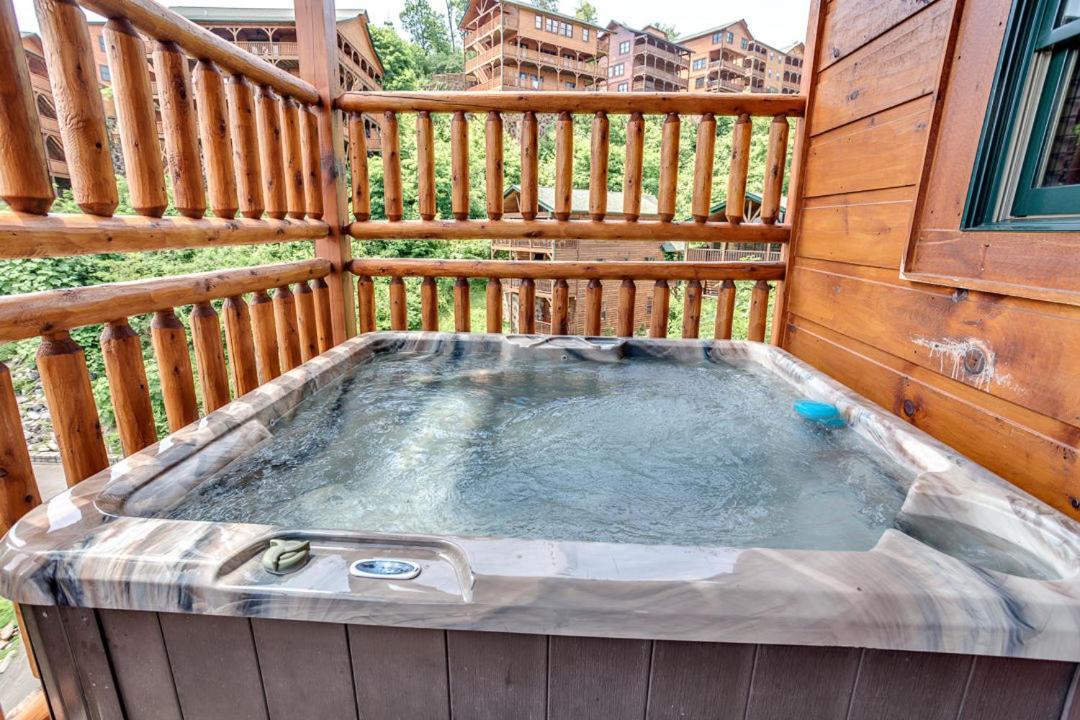 Gatlinburg Cabin With Private Hot Tub By Staycating Εξωτερικό φωτογραφία