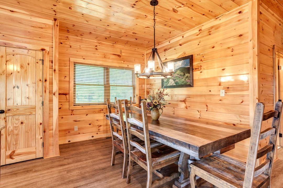 Gatlinburg Cabin With Private Hot Tub By Staycating Εξωτερικό φωτογραφία