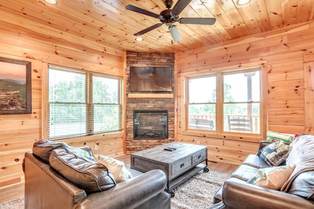 Gatlinburg Cabin With Private Hot Tub By Staycating Εξωτερικό φωτογραφία