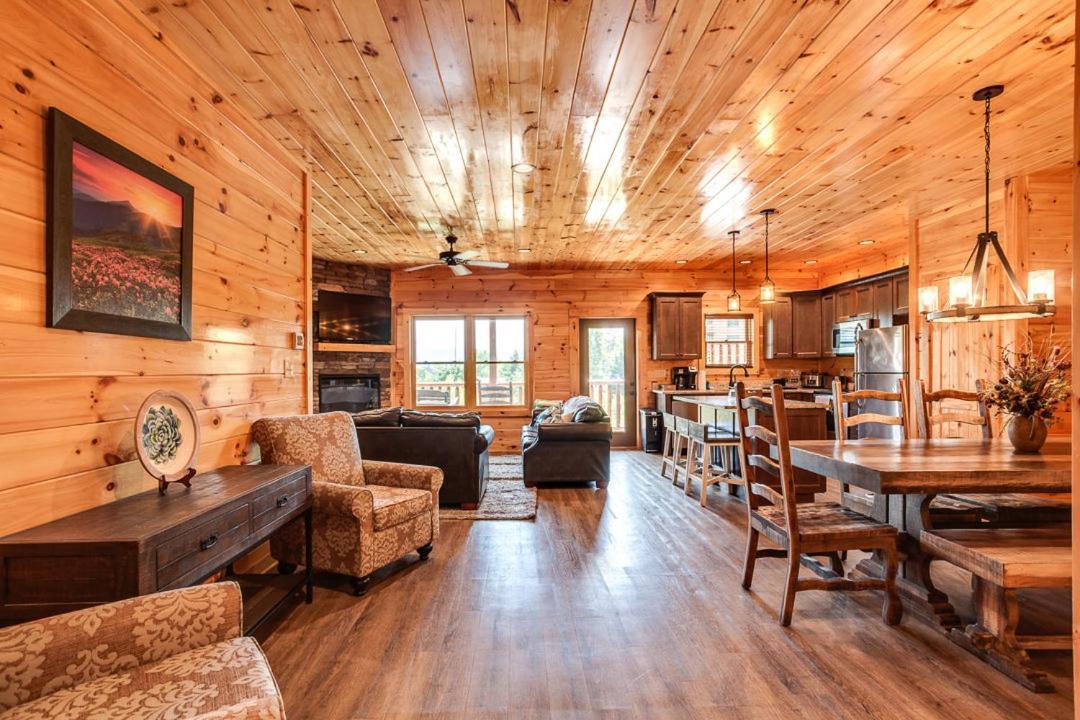 Gatlinburg Cabin With Private Hot Tub By Staycating Εξωτερικό φωτογραφία