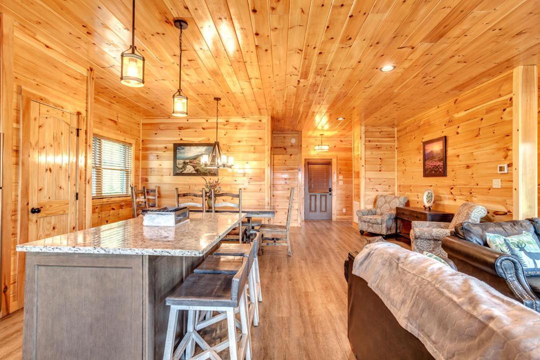 Gatlinburg Cabin With Private Hot Tub By Staycating Εξωτερικό φωτογραφία