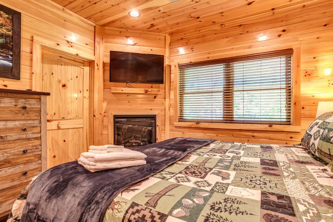 Gatlinburg Cabin With Private Hot Tub By Staycating Εξωτερικό φωτογραφία