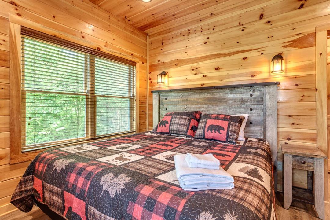 Gatlinburg Cabin With Private Hot Tub By Staycating Εξωτερικό φωτογραφία
