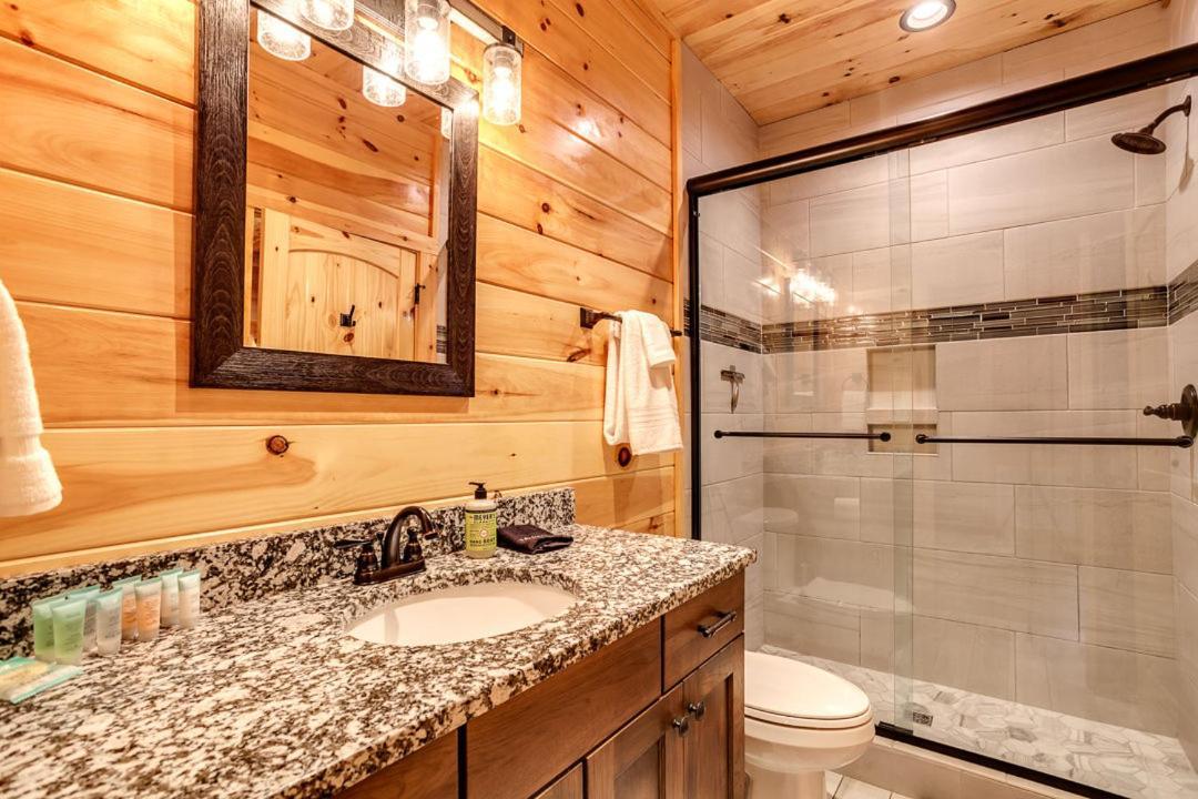 Gatlinburg Cabin With Private Hot Tub By Staycating Εξωτερικό φωτογραφία