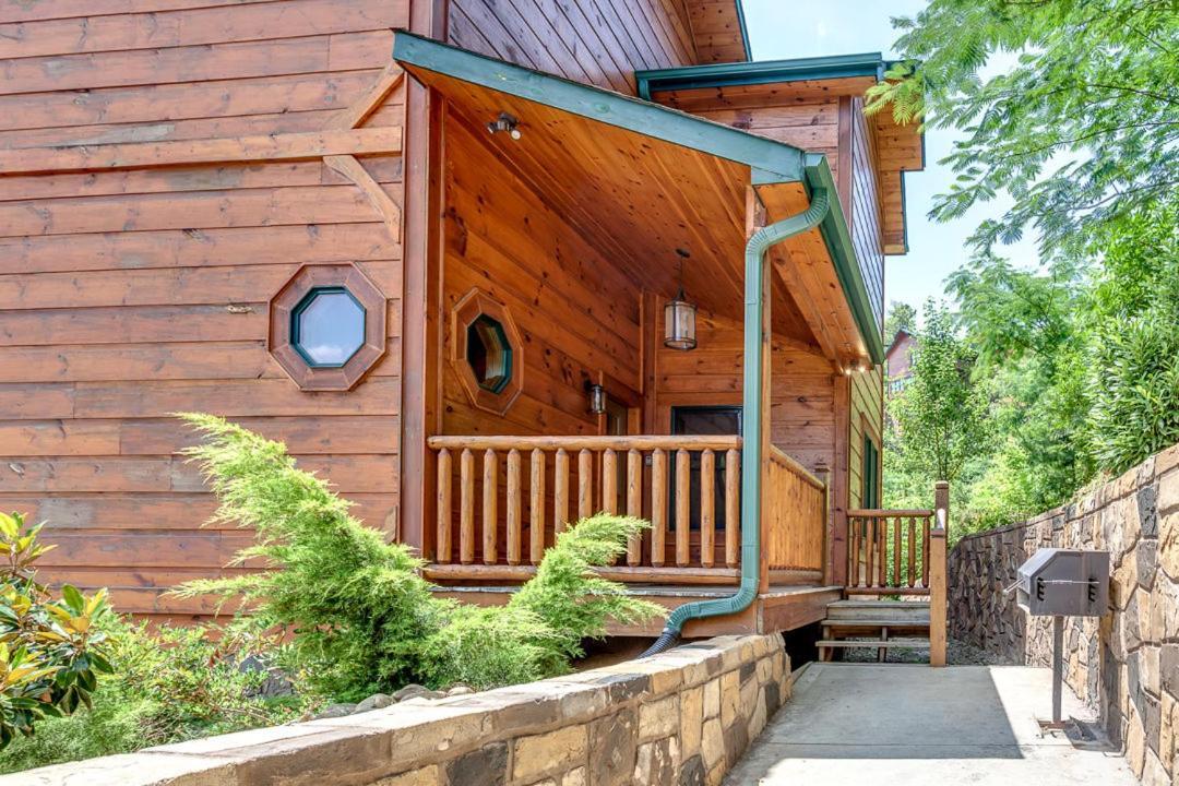 Gatlinburg Cabin With Private Hot Tub By Staycating Εξωτερικό φωτογραφία