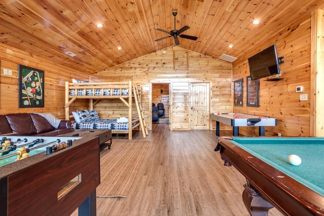 Gatlinburg Cabin With Private Hot Tub By Staycating Εξωτερικό φωτογραφία