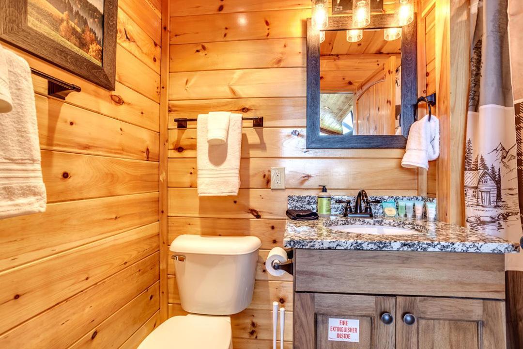 Gatlinburg Cabin With Private Hot Tub By Staycating Εξωτερικό φωτογραφία