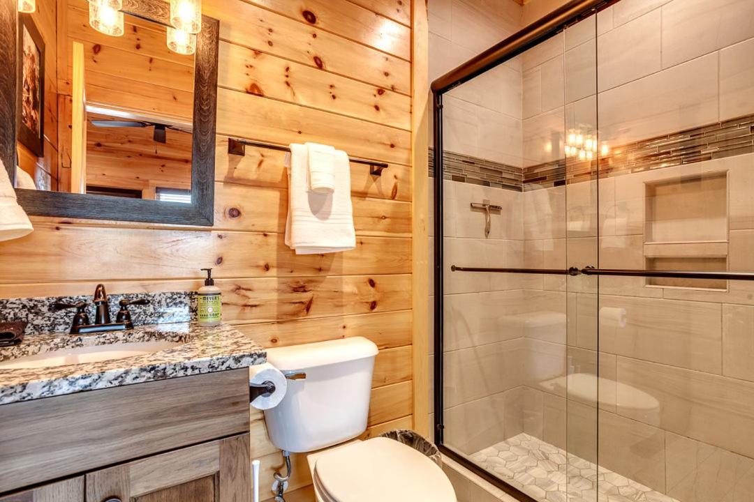 Gatlinburg Cabin With Private Hot Tub By Staycating Εξωτερικό φωτογραφία