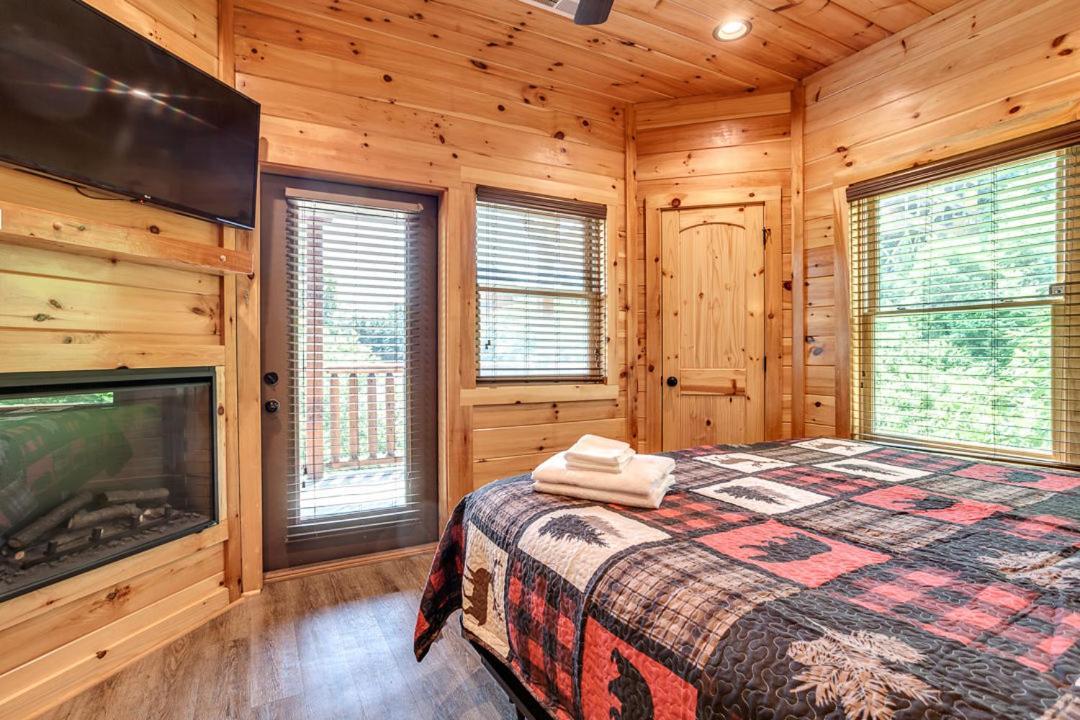 Gatlinburg Cabin With Private Hot Tub By Staycating Εξωτερικό φωτογραφία