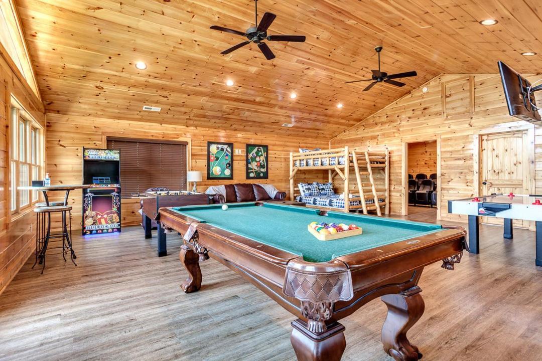Gatlinburg Cabin With Private Hot Tub By Staycating Εξωτερικό φωτογραφία