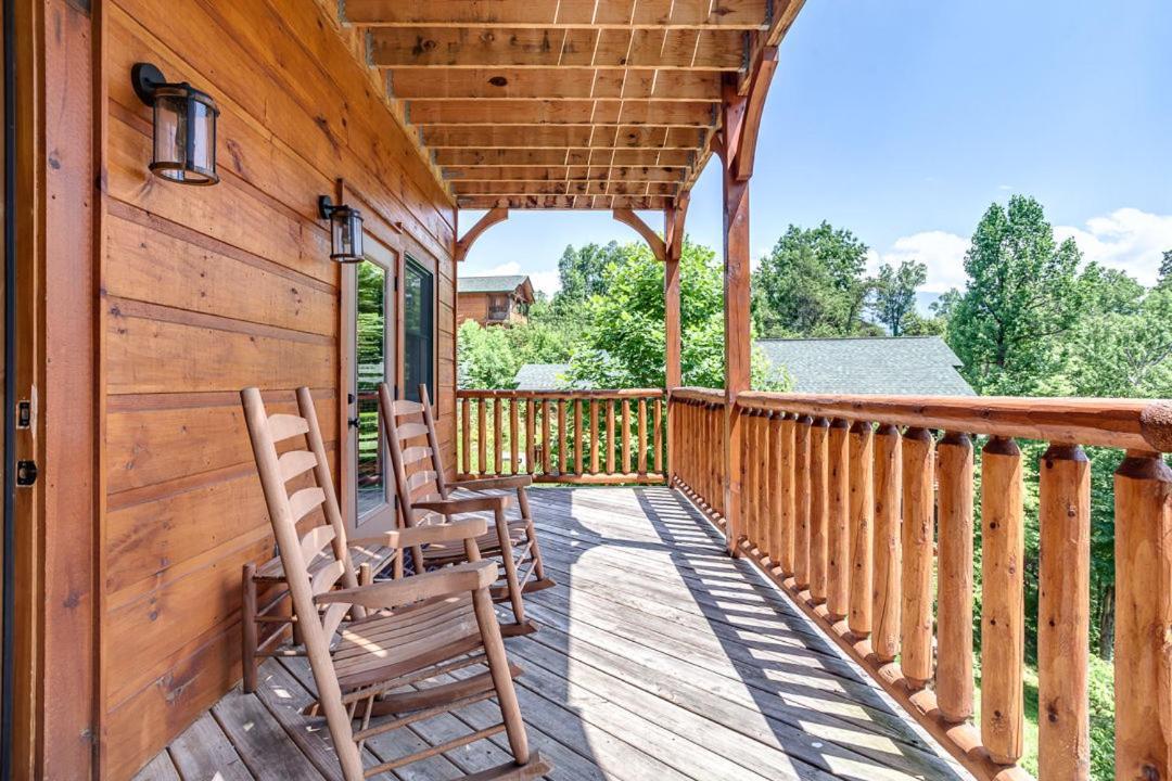 Gatlinburg Cabin With Private Hot Tub By Staycating Εξωτερικό φωτογραφία