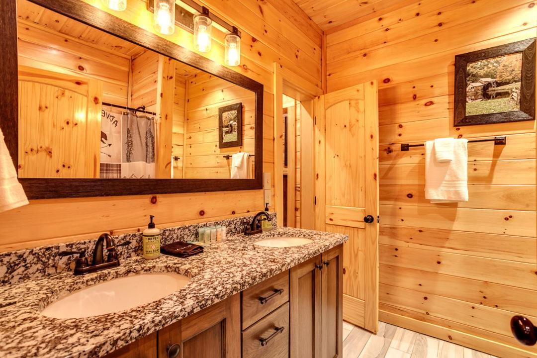 Gatlinburg Cabin With Private Hot Tub By Staycating Εξωτερικό φωτογραφία