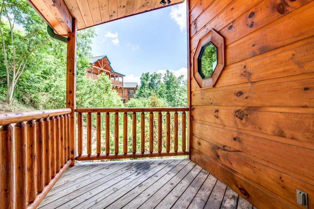Gatlinburg Cabin With Private Hot Tub By Staycating Εξωτερικό φωτογραφία